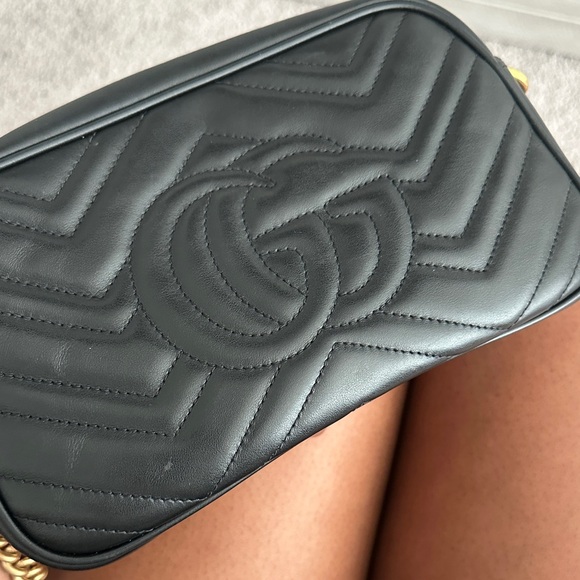 Gucci Black Chevron Crossbody Bag with Gold Logo - Picture 16 of 16